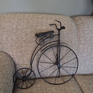 Unique 3D Vintage Tricycle Metal Wall hanging black iron frame & wood seat 20x19